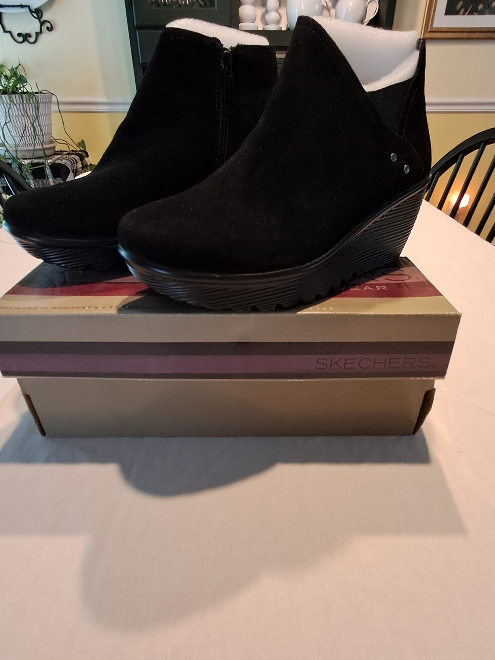 Skechers Suede Women's Black Wedge Booties Size 7.5